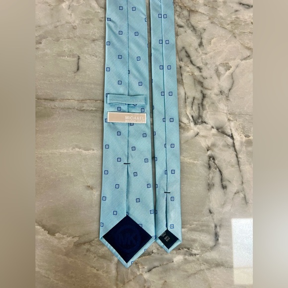 MICHAEL KORS 100% Silk Tie - Picture 6 of 11